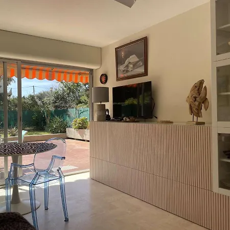 Avec Piscine & Tennis, Terrasse Ensoleillee, Garage Prive - - Fr-1-252-126 Apartment